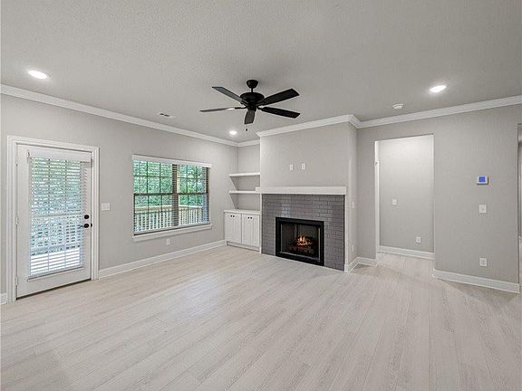 2nd image of 18 Northampton Ln