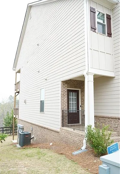 2005 Manor Pointe Dr — Photo 2