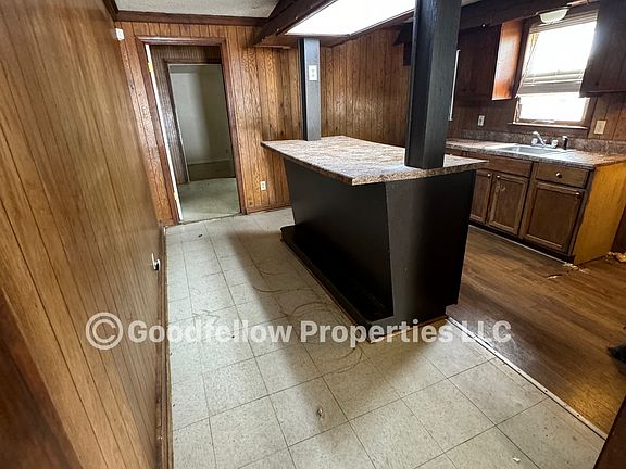 3rd image of 608 Marion Ave