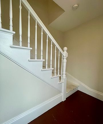 Private entrance and hallway