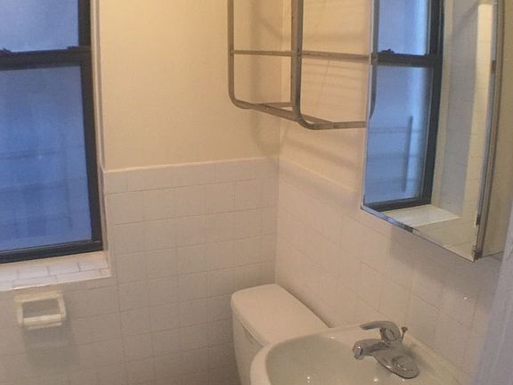 5th image of 61 W 105th St APT 9