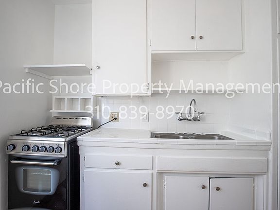 5th image of 1233 N Ardmore Ave APT 3