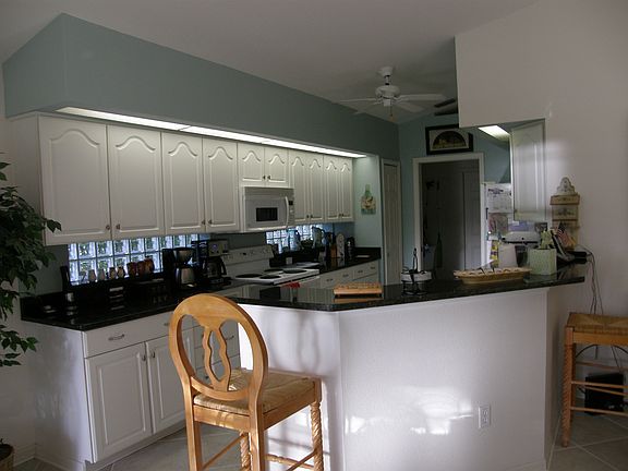 5th image of 3236 Village Ln
