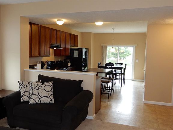 2nd image of 863 Ellery Dr