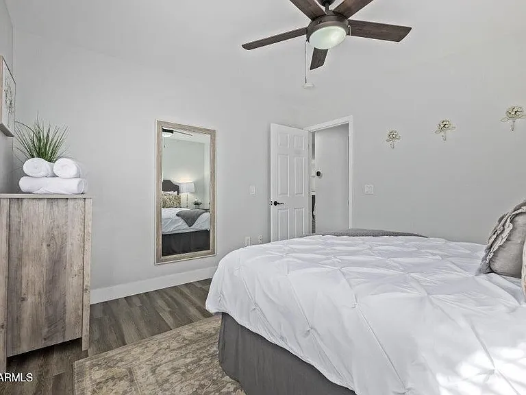 10617 W Daley Ln — Photo 20