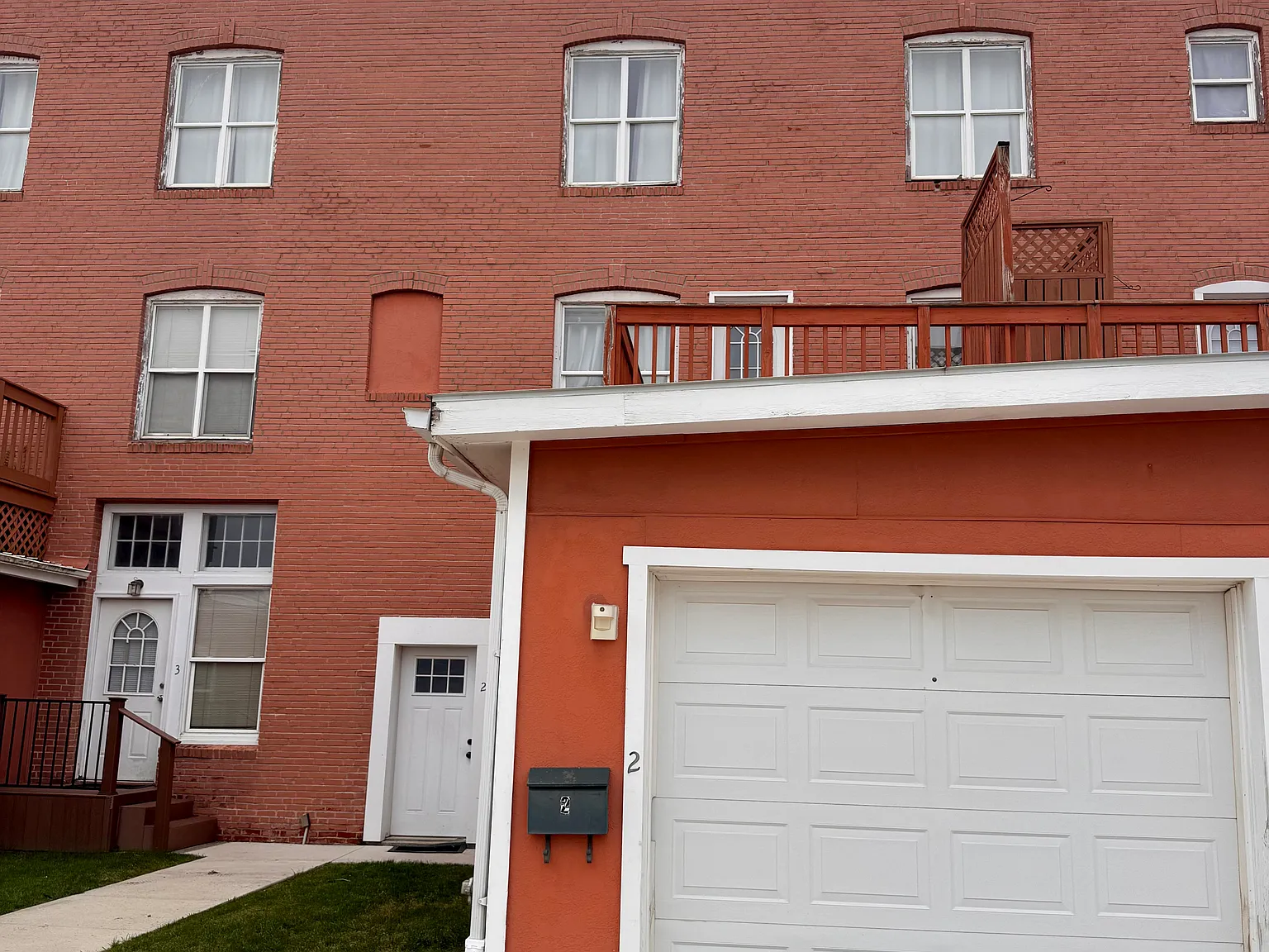 1 bed, 1.5 bath, 19740 sqft, $900 — Photo 2