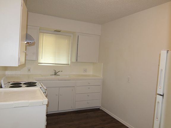 5th image of 425-431 S Woodrow Ave