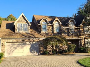 8531 Walredon Ave, Burr Ridge, IL 60527