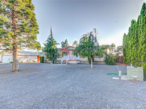 3rd image of 3286 Firouzi Dr NE
