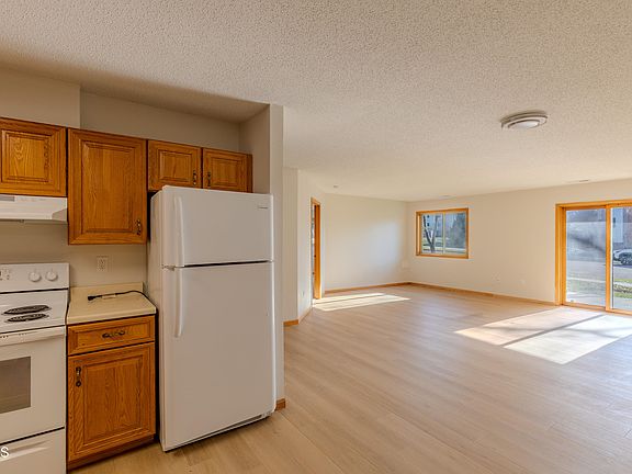 3rd image of 3405 Montreal St #3