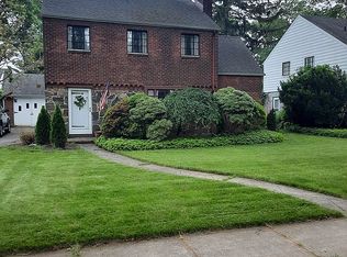 36 Wyatt Rd, Garden City, NY 11530