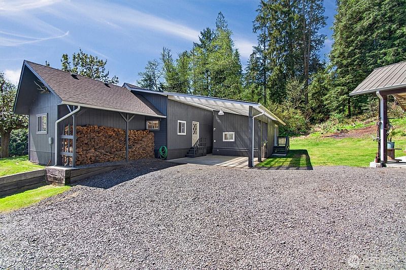 2nd image of 865 E Valley Road