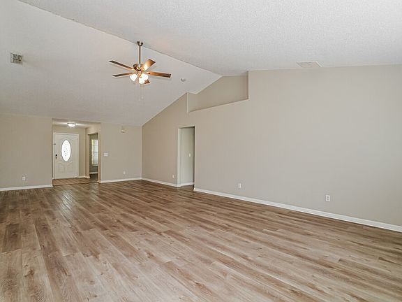 4th image of 942 Cork Oak Ln