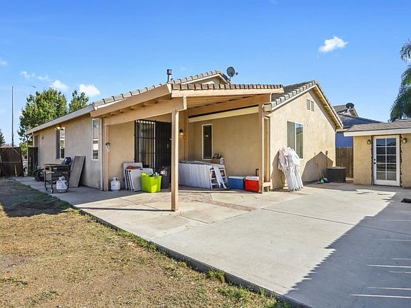 4th image of 3809 Holdrege Way