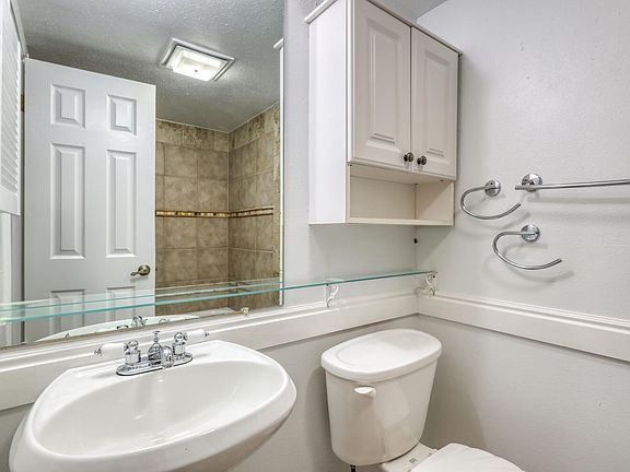 4th image of 1061 W Beaver Creek Blvd #G104