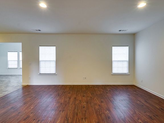 4th image of 352 Parmley Ln