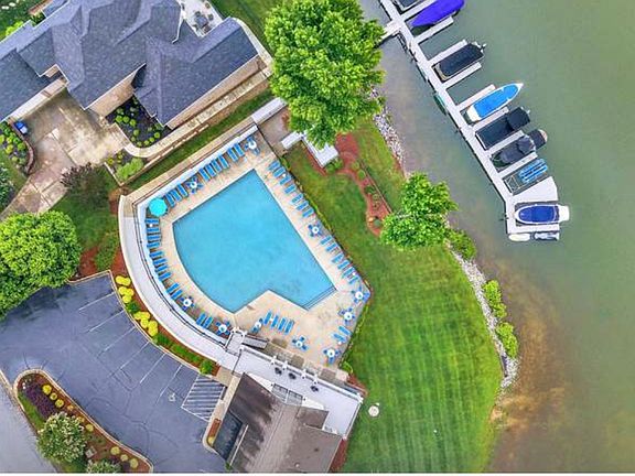 Private community POOL included in RENT.