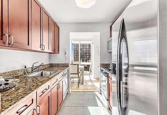 5th image of 211 N End Ave APT 6G