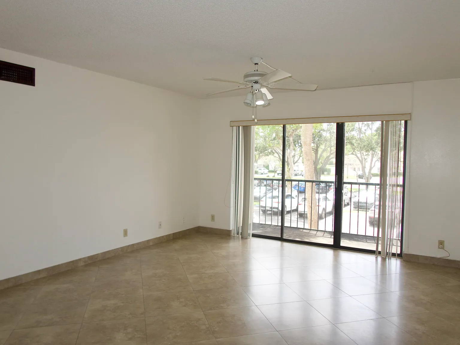 2 bed, 2.0 bath, 1005 sqft, $2,000 — Photo 4