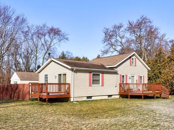 1071 Ledyard Rd, Essexville, MI 48732