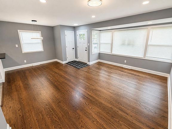 4th image of 3931 Clough Ave
