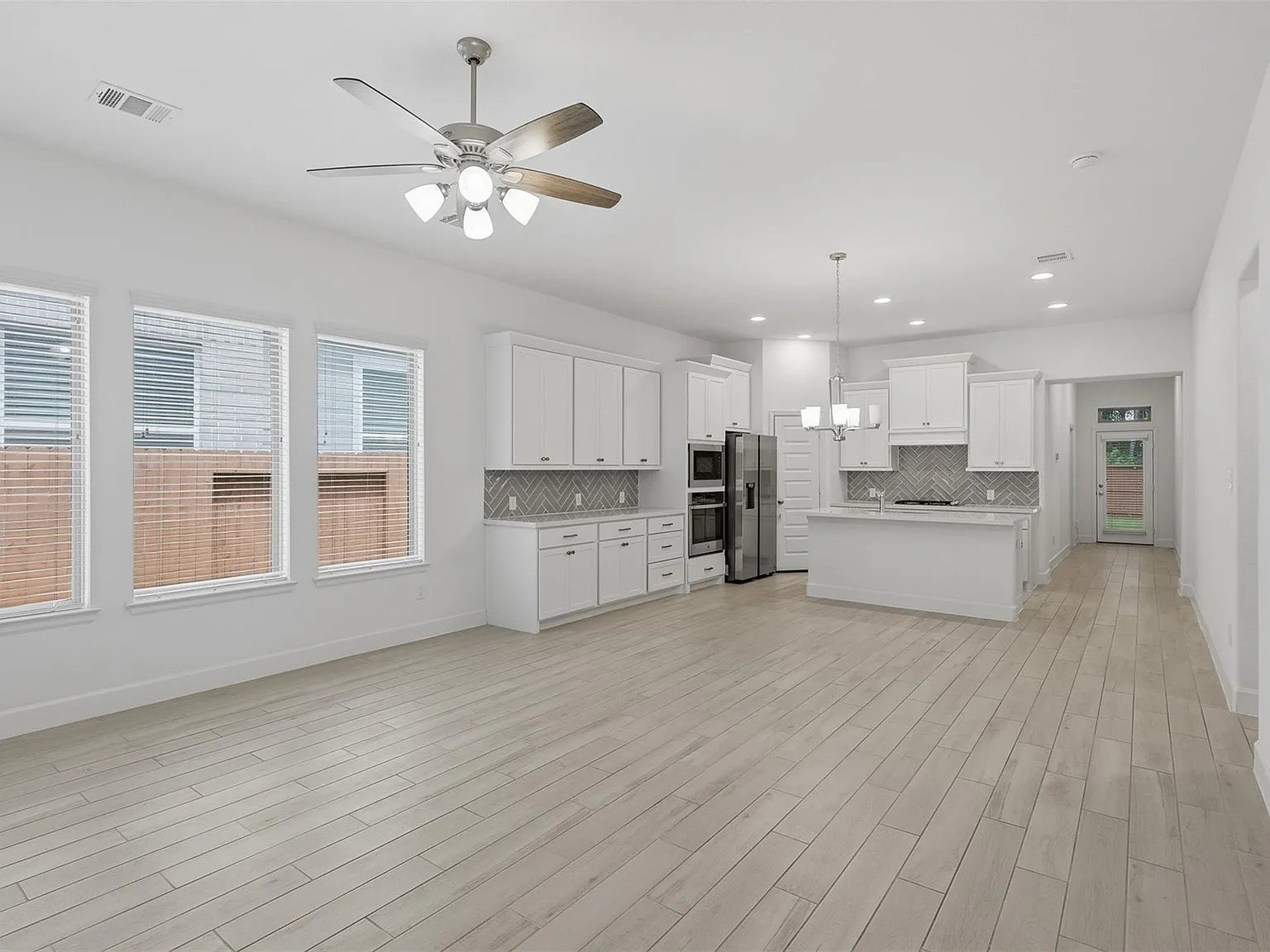 4 bed, 3.0 bath, 1736 sqft, $2,600 — Photo 2