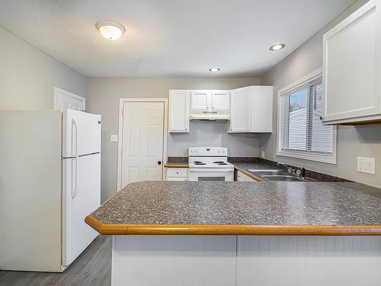 1234 Bissell St — Photo 6
