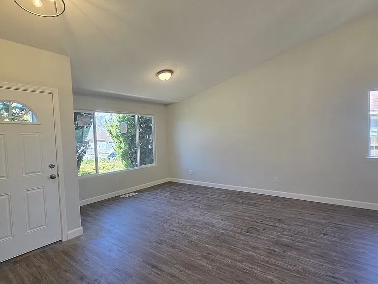 1340 Leonard Rd — Photo 3