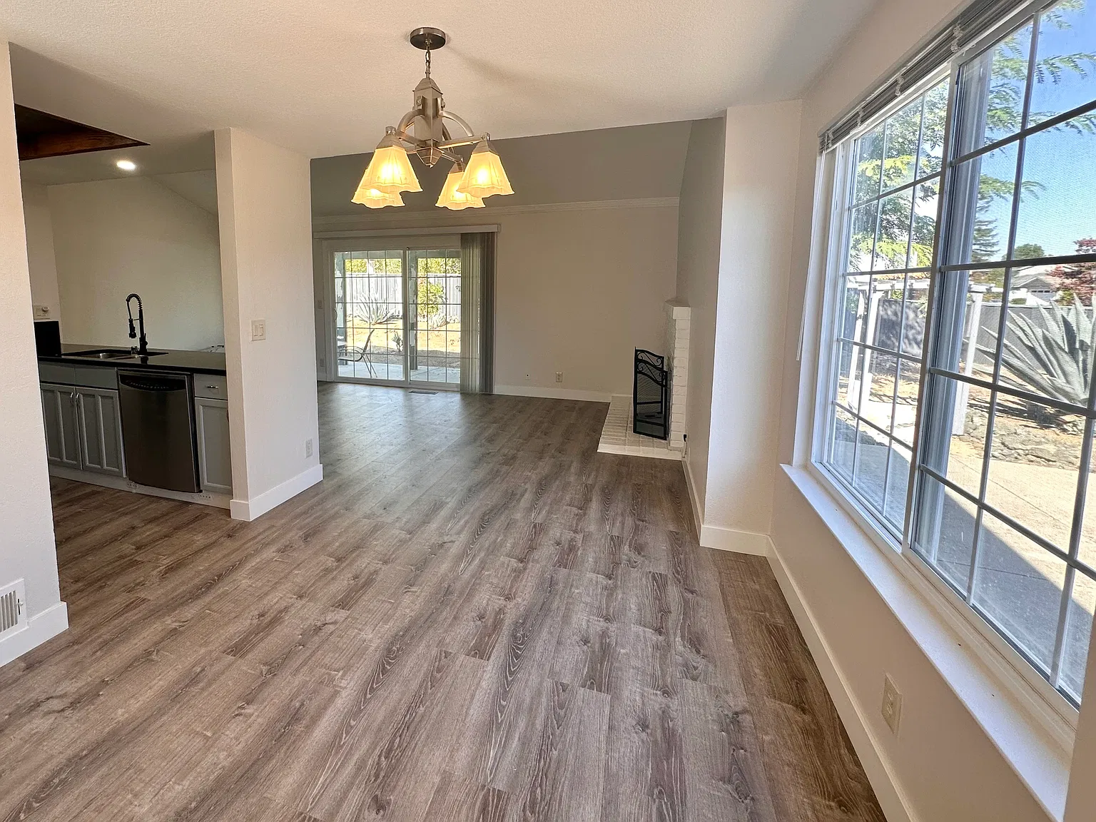 3 bed, 1502 sqft, $4,500 — Photo 3