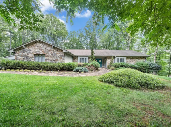 4921 Hunting Hills Dr, Roanoke, VA 24018