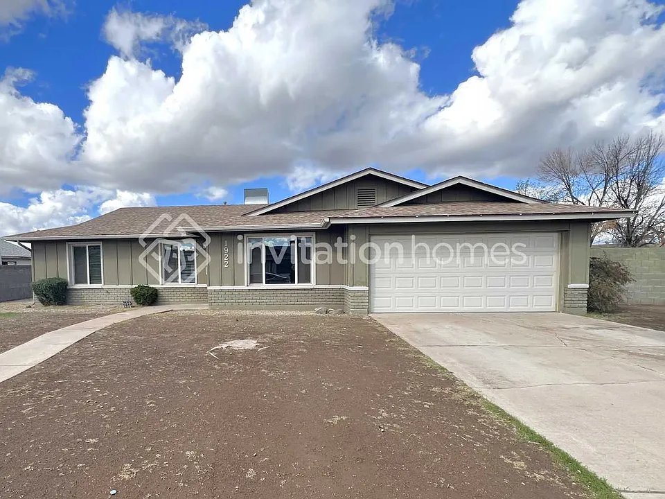 1922 E Balboa Dr