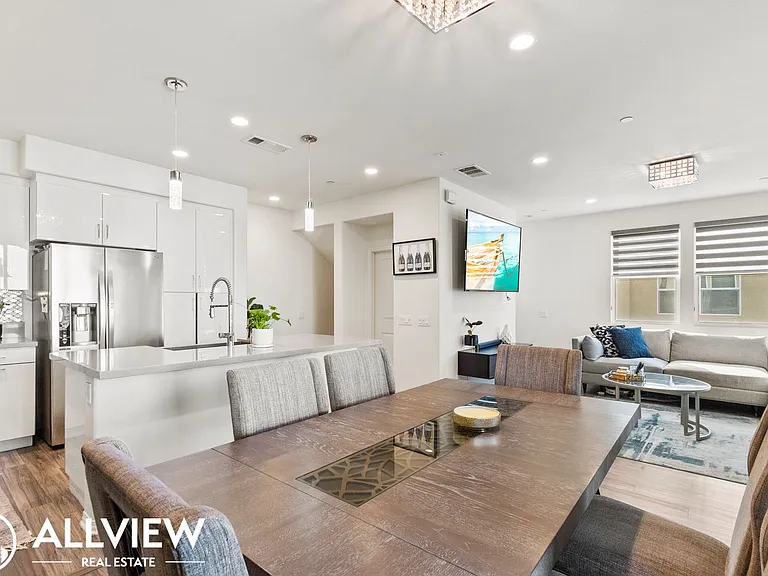 665 S Kinney Way — Photo 10