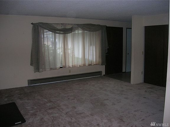 2nd image of 605 NW Dory Dr