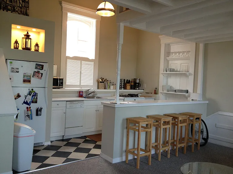 152 S Madison Ave #A — Photo 2