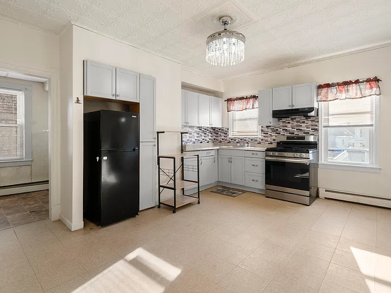 25 Salem St — Photo 3