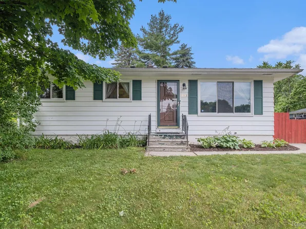 1113 Airway Dr, Waterford, MI 48327