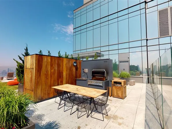 435 West 31st Street image 35 of 39