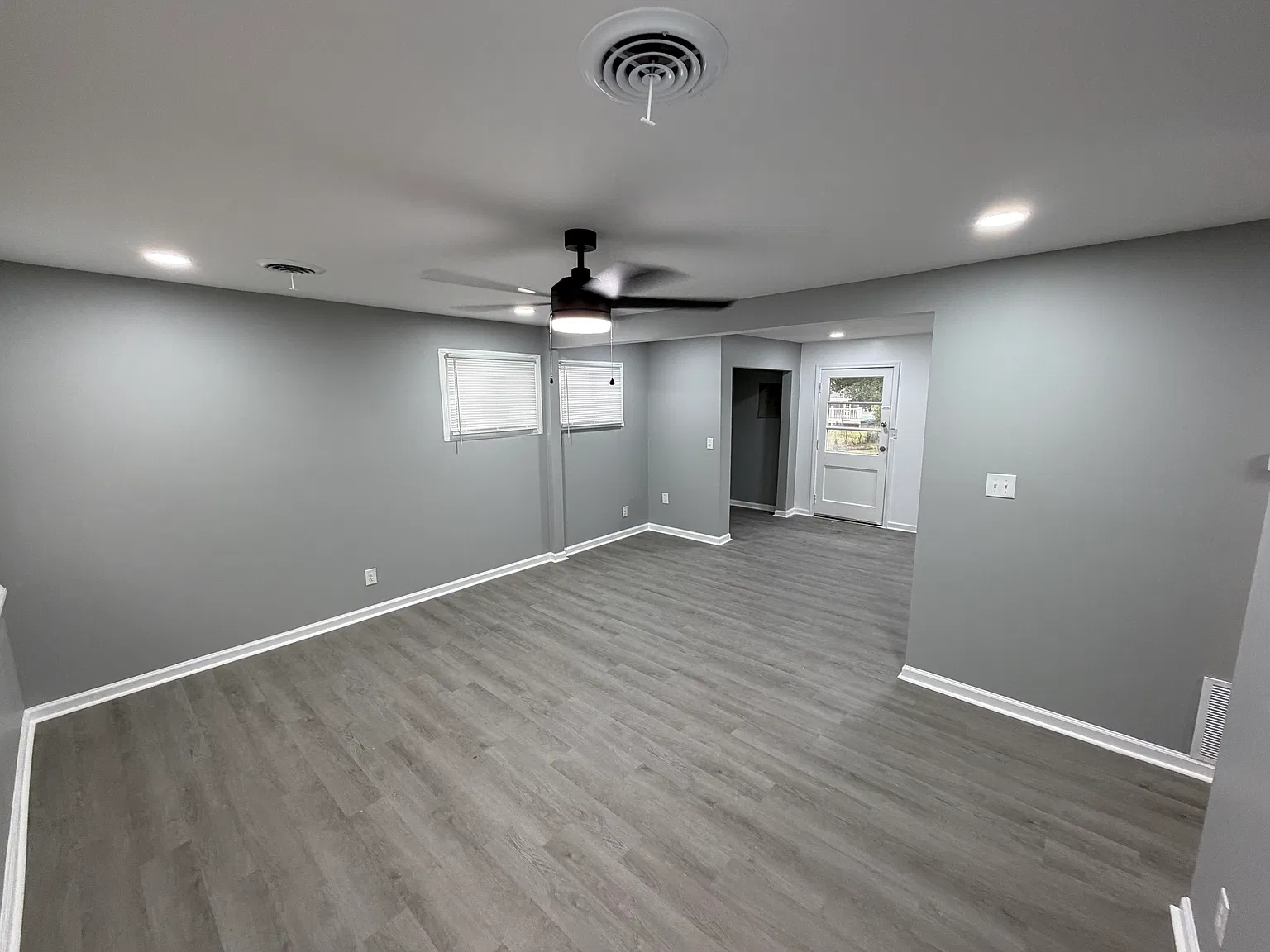 3 bed, 1100 sqft, $1,700 — Photo 2
