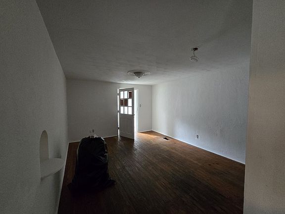 3rd image of 829 Pinewood St