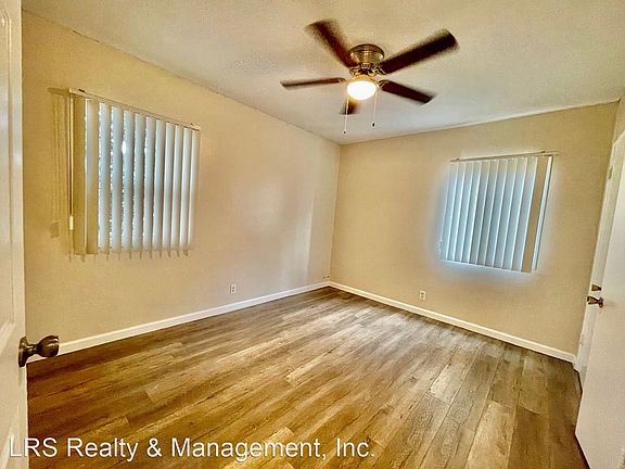 4th image of 20609 Hartland St #B