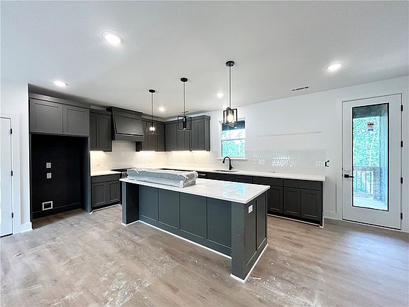 4th image of 56 Westbury Dr