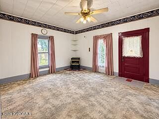 3rd image of 610 Old Rd W