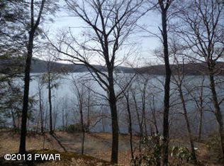 5 Upper Lake Dr, Greentown, PA 18426