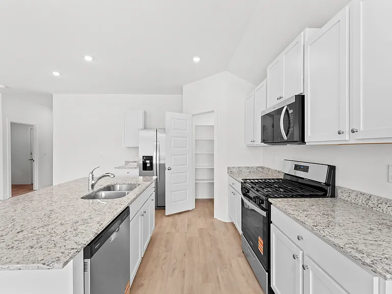 3060 Laredo Ln — Photo 6