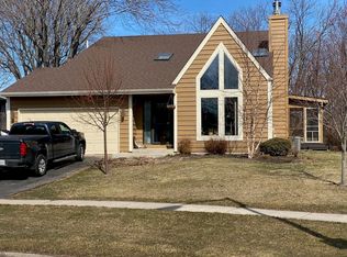 2566 Heron Dr, Lindenhurst, IL 60046