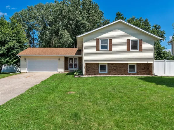 76 Lynwood Ave, Geneseo, IL 61254