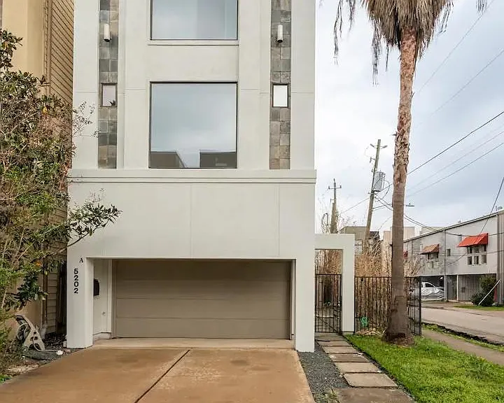 5202 Rose St — Photo 2