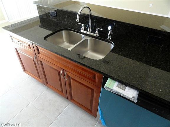 5th image of 1321 NE 4th Pl