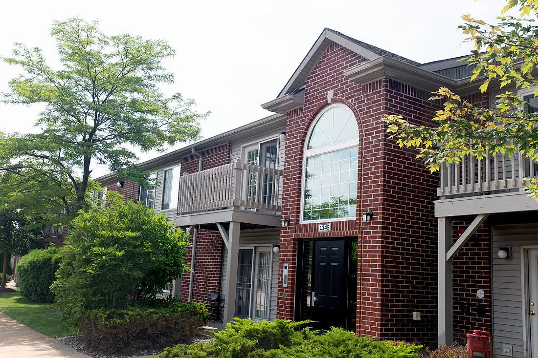 Westbury Lake Apartments — Photo 3