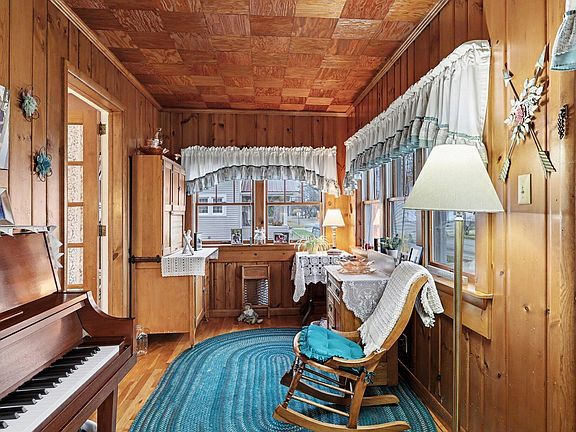 4th image of 220 N Douglas St